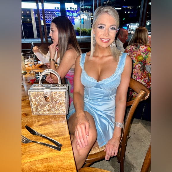 🎇💥 HOST PICK 💥🎇 ❄️💍 Pastel Blue Lace Satin Dress 💍❄️ Size Medium (10) - Picture 4 of 13